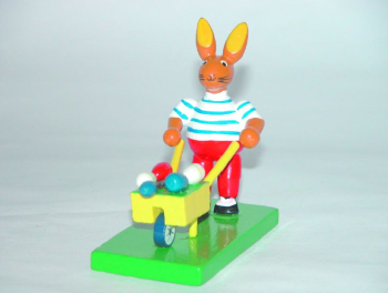 Osterhase mit Schubkarre