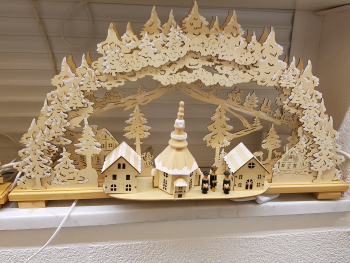 Riesiger 3D Schwibbogen natur, mit Seiffener Kirche und Kurrende