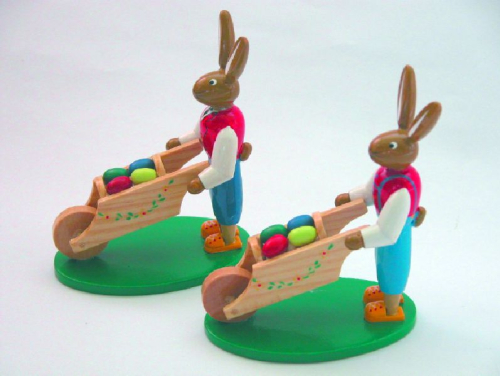 Osterhasen mit Schubkarre