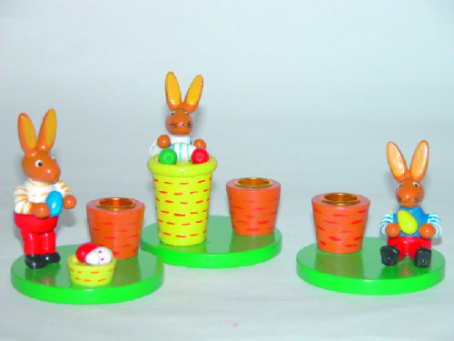 Osterhasenkinder mit Kerzenhalter