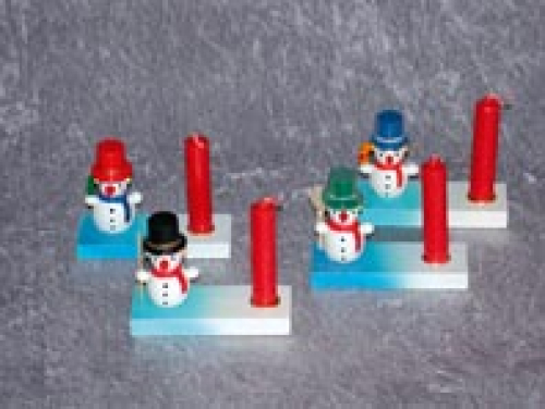 Schneemann mit Zylinderhut und Kerzenhalter