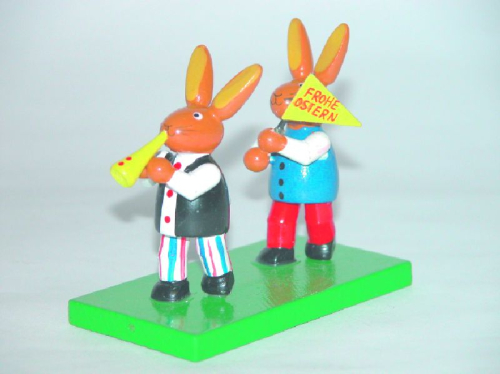Osterhasenkinder laufend