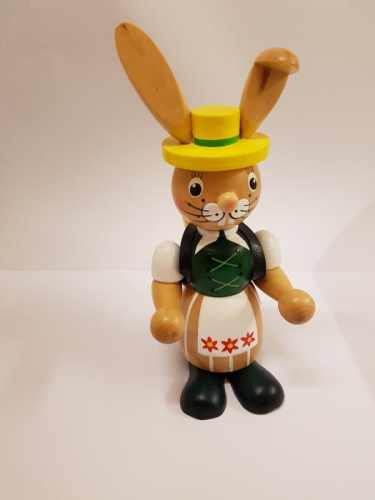 Hasenfrau grün mit Korb
